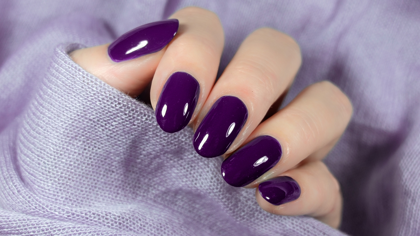 Smalto gel manicure unghie viola violetto unghie naturali